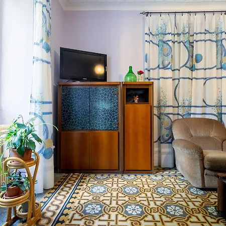 Apartment Sweet Honey By Halldis *